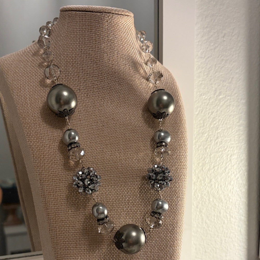 Stunning Silver and Crystal Necklace - Picture 2 of 7